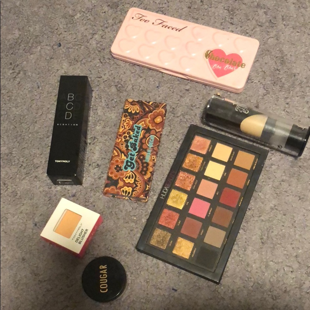 High end makeup bundle
